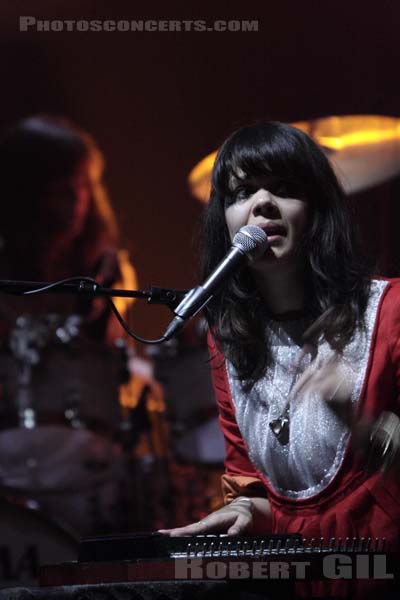 BAT FOR LASHES - 2009-11-04 - PARIS - Olympia - 